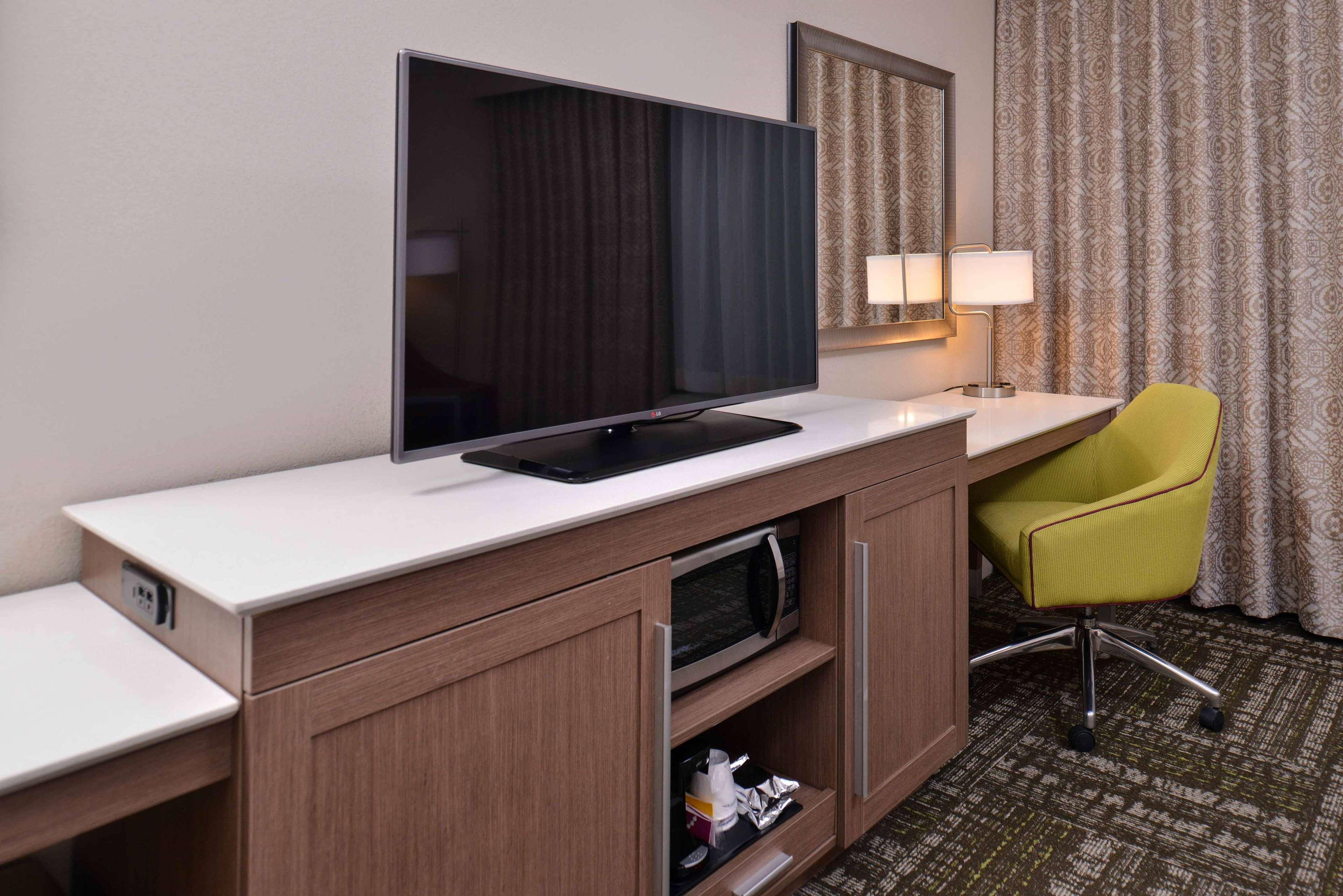 Hampton Inn&Suites Dallas Market Center Exteriör bild