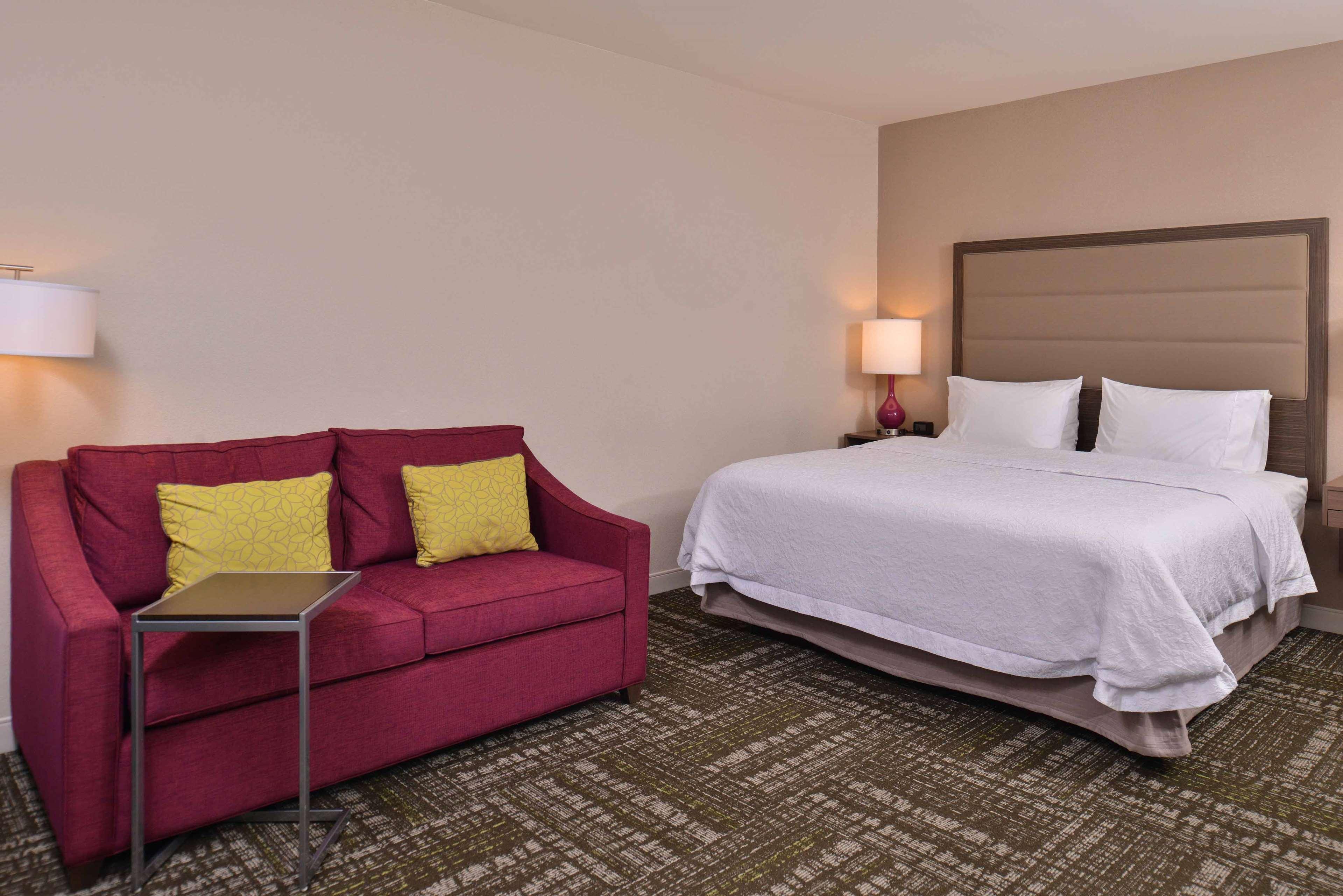 Hampton Inn&Suites Dallas Market Center Exteriör bild
