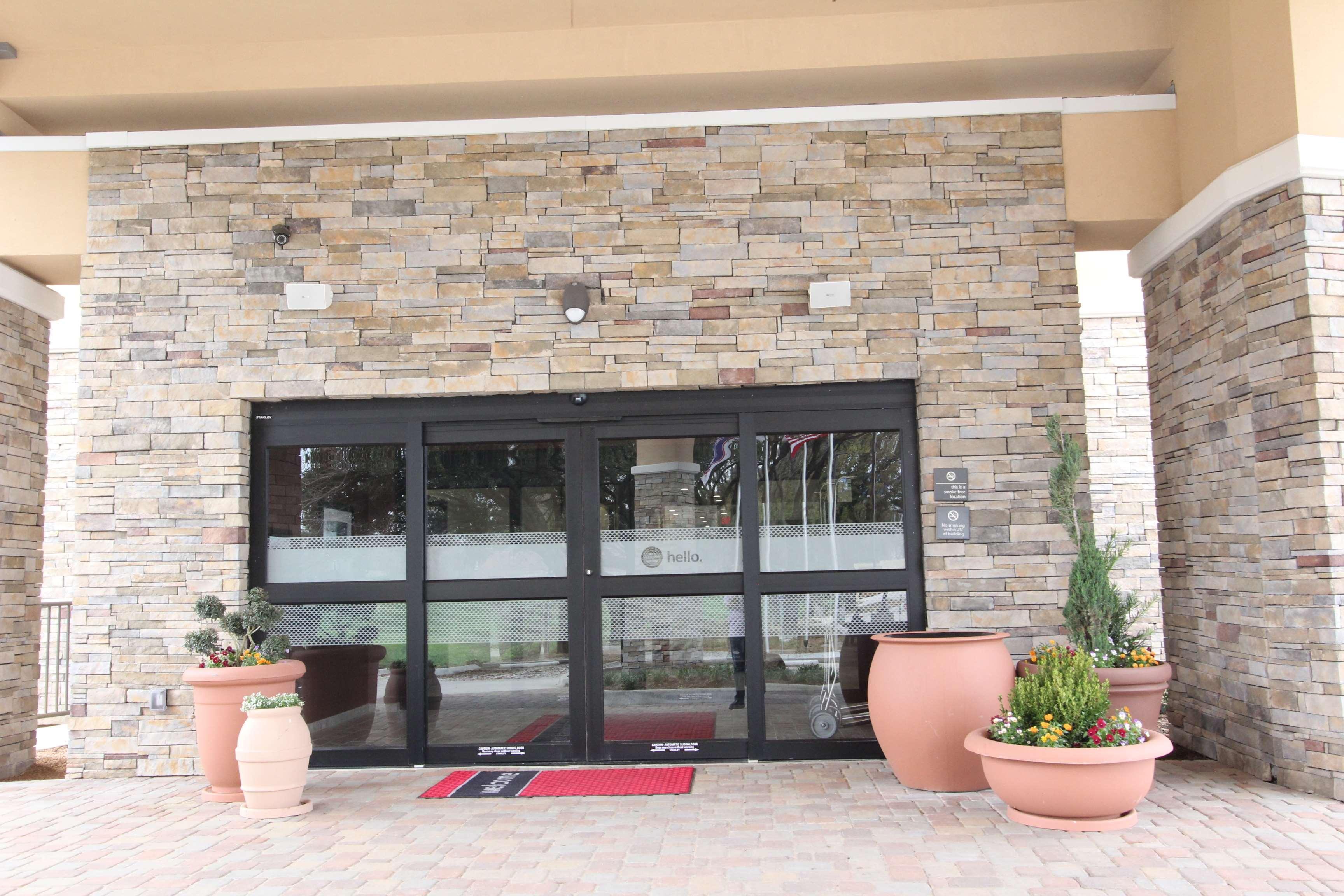 Hampton Inn&Suites Dallas Market Center Exteriör bild