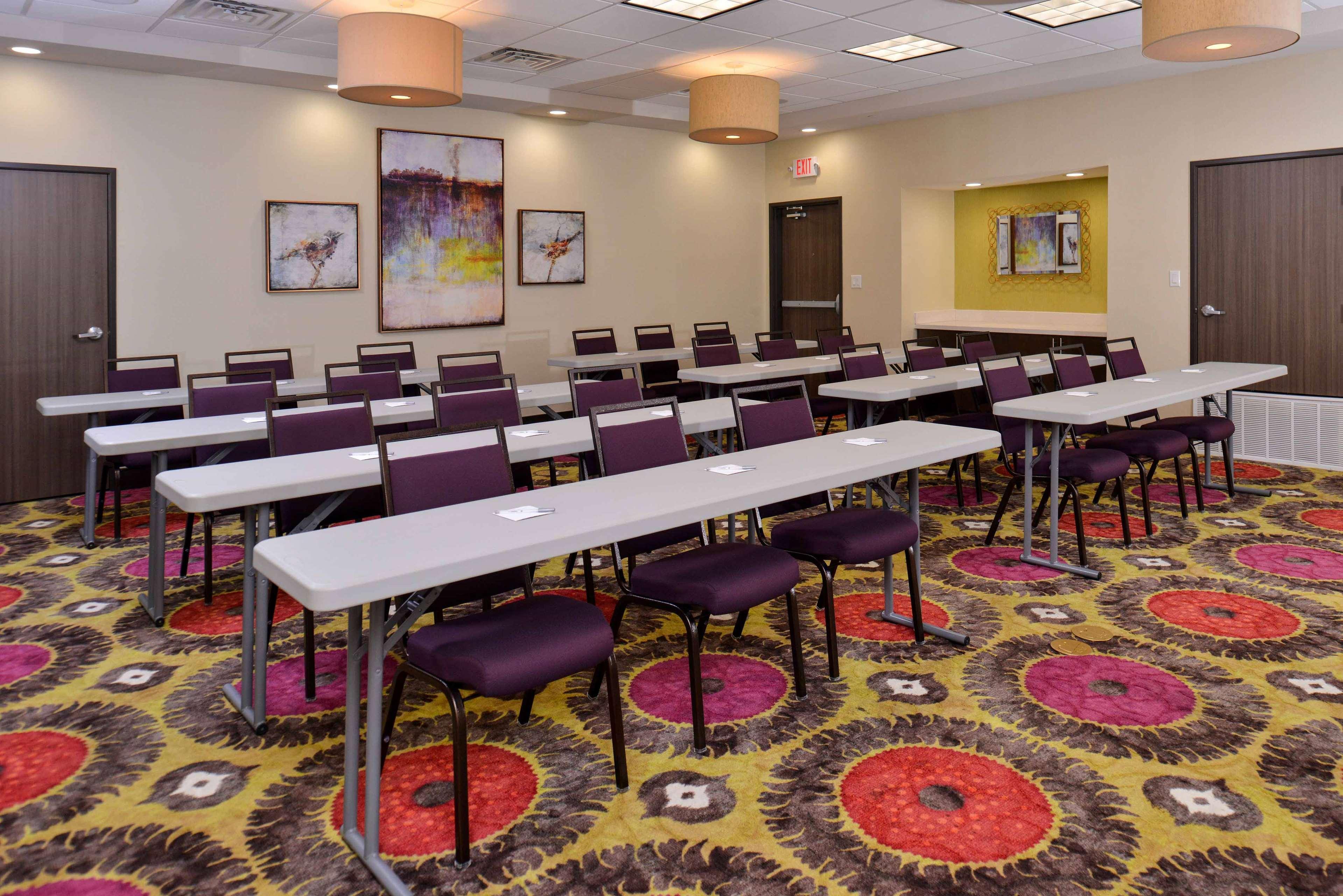 Hampton Inn&Suites Dallas Market Center Exteriör bild