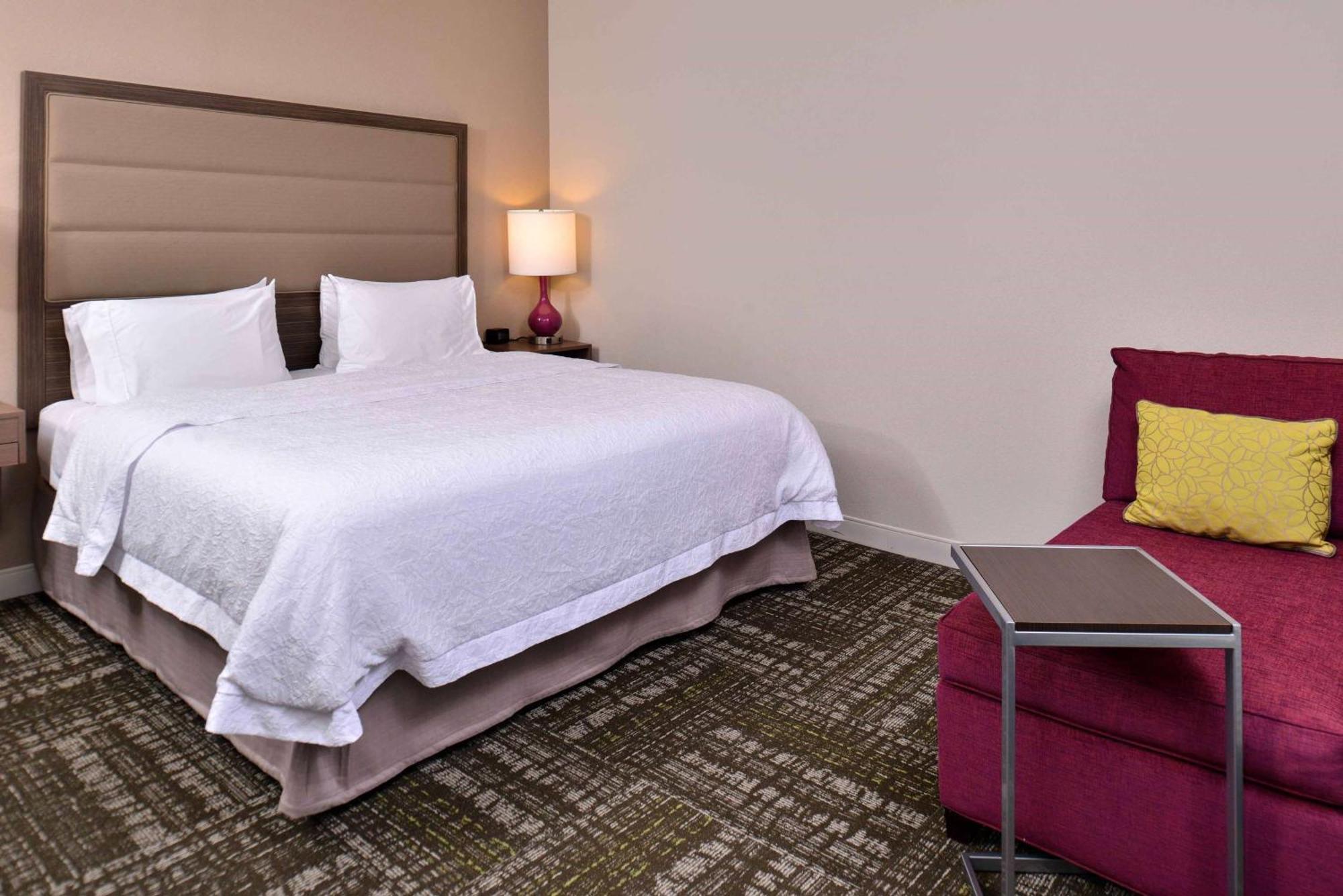 Hampton Inn&Suites Dallas Market Center Exteriör bild