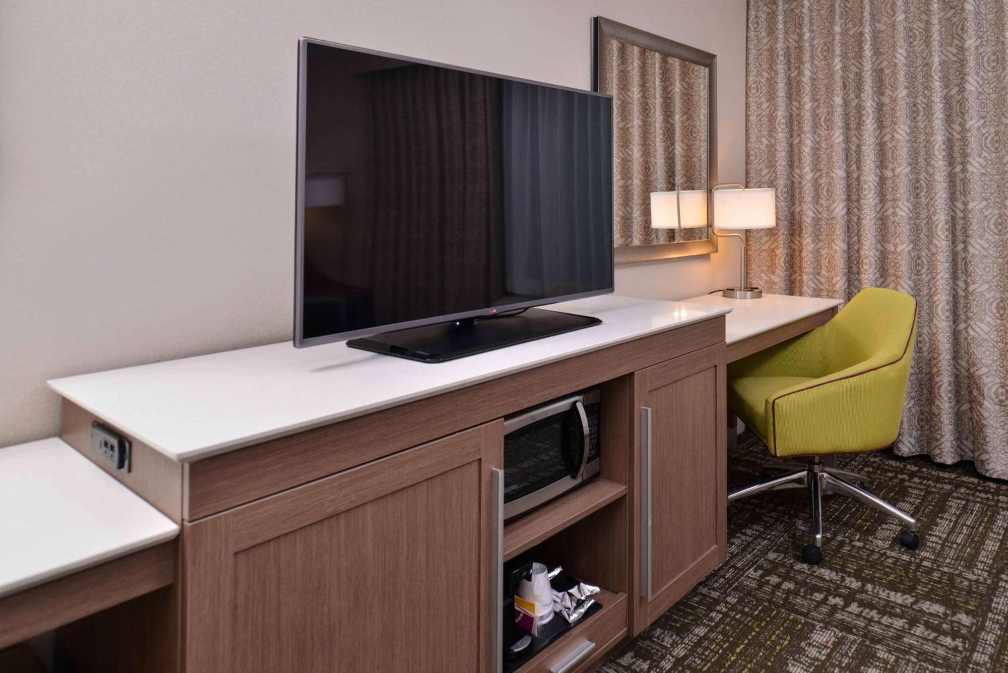 Hampton Inn&Suites Dallas Market Center Exteriör bild