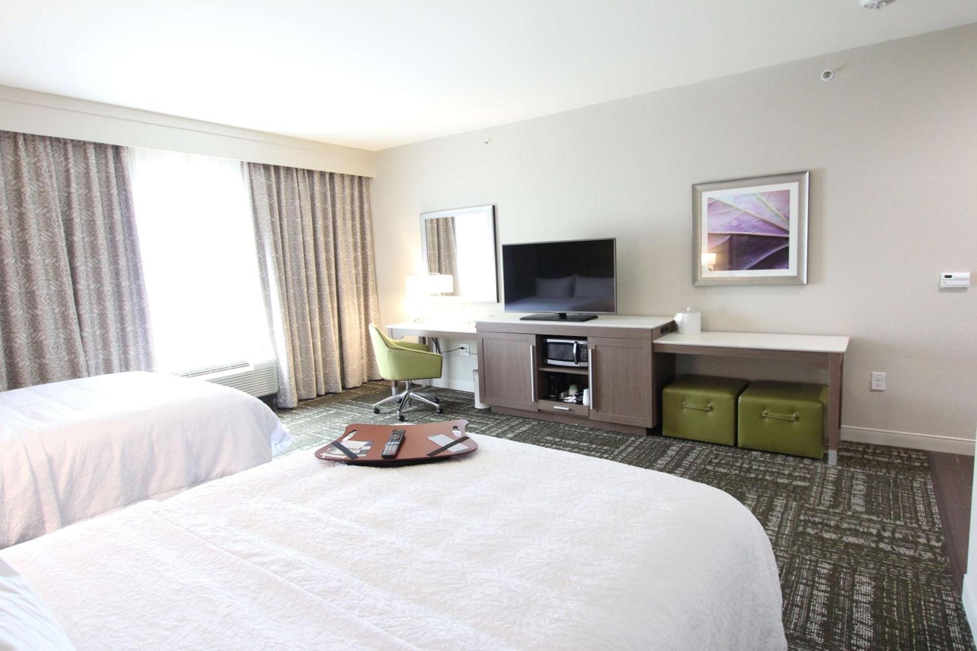 Hampton Inn&Suites Dallas Market Center Exteriör bild